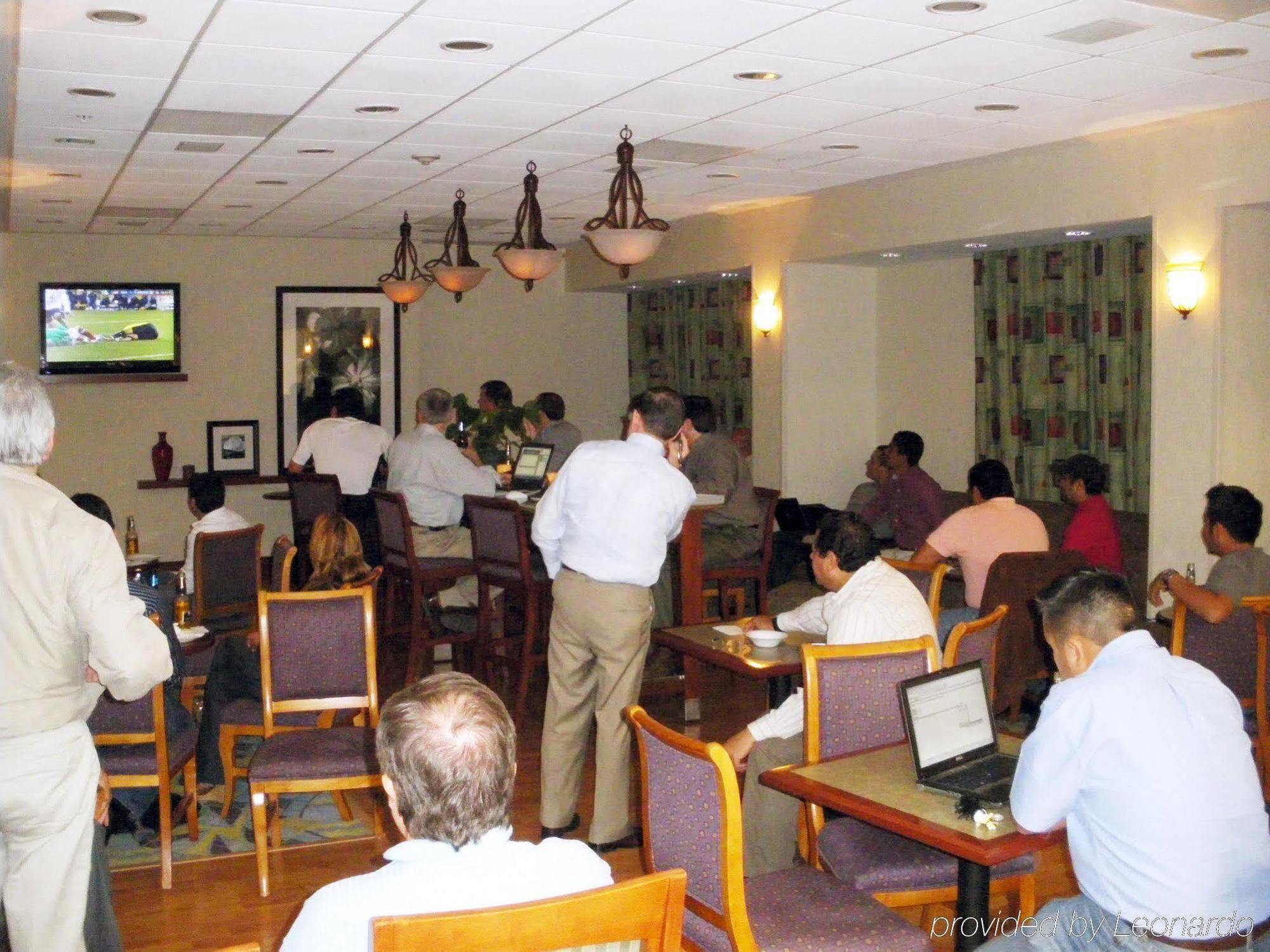 Hampton By Hilton Reynosa Zona Industrial Otel Restoran fotoğraf